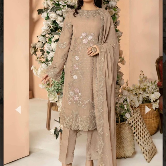 Imrozia premium -like new
Medium. Worn once. - Picture 15 of 16